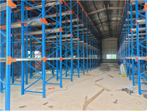  貫通式貨架要如何設(shè)計(jì)？-深圳貨架廠(chǎng)告